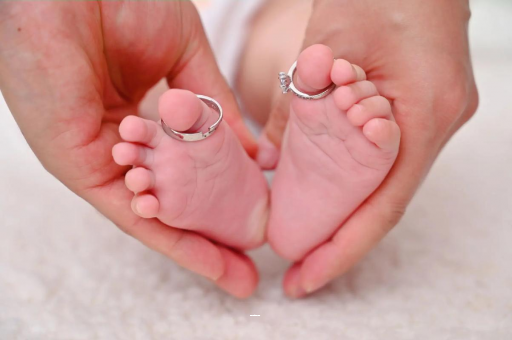 伊犁哈萨克宝宝肚脐凸起怎么回事